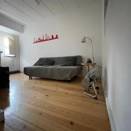 瞭望里斯本公寓 *